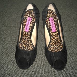 Betsey Johnson Black Satin Pump